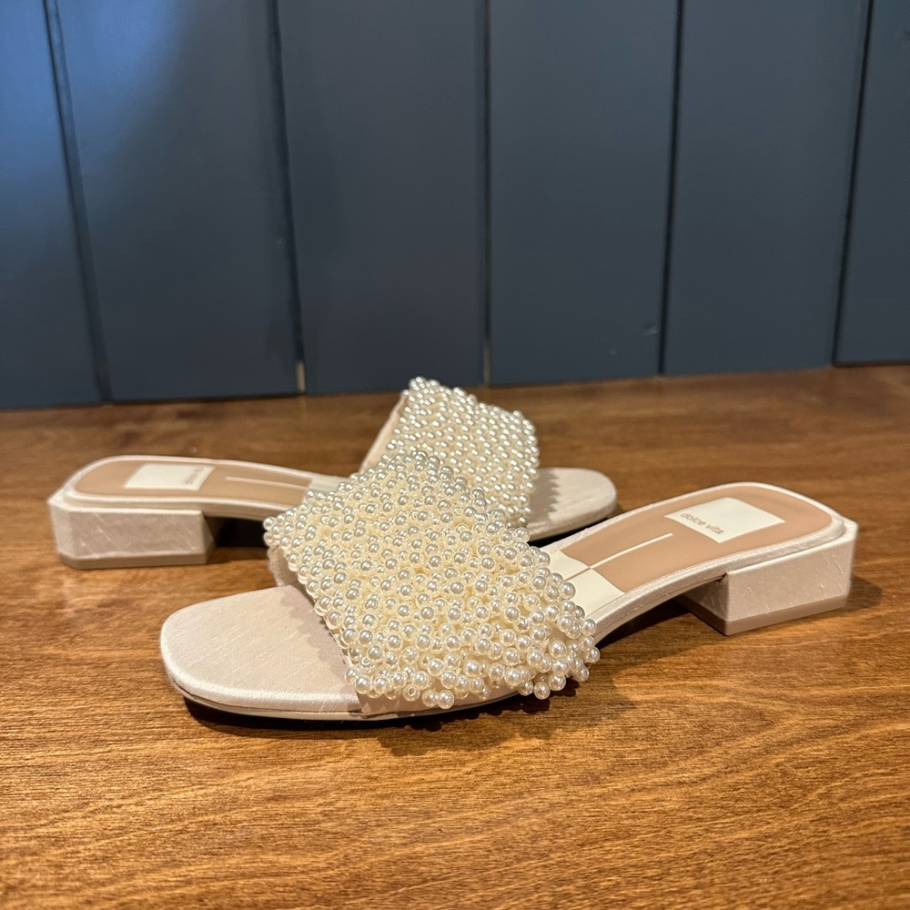 Dolce Vita Pearl Embellished Women's Slide Sandals. Size 7. Like new.